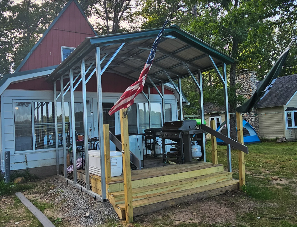 10' x 15' x 8' | Carport